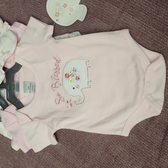 Little Beginnings - 0-3 moth set - bodysuits, hat and mitts NWT - Picture 2 of 8